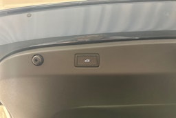 sininen Volkswagen ID.7 2024 kuva 36.