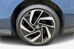 sininen Volkswagen ID.7 2024 kuva 11.