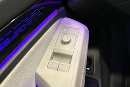 sininen Volkswagen ID.7 2024 kuva 18.