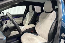 sininen Volkswagen ID.7 2024 kuva 32.