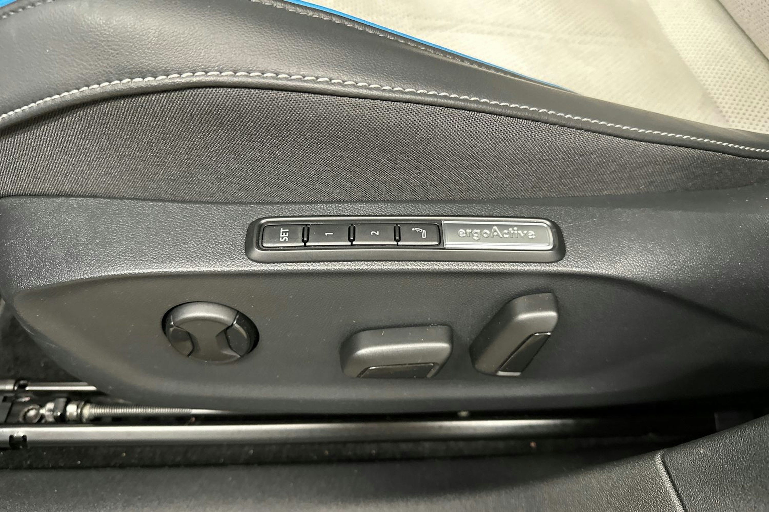 sininen Volkswagen ID.7 2024 kuva 33.