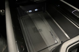 valkoinen Volkswagen ID.7 2024 kuva 28.