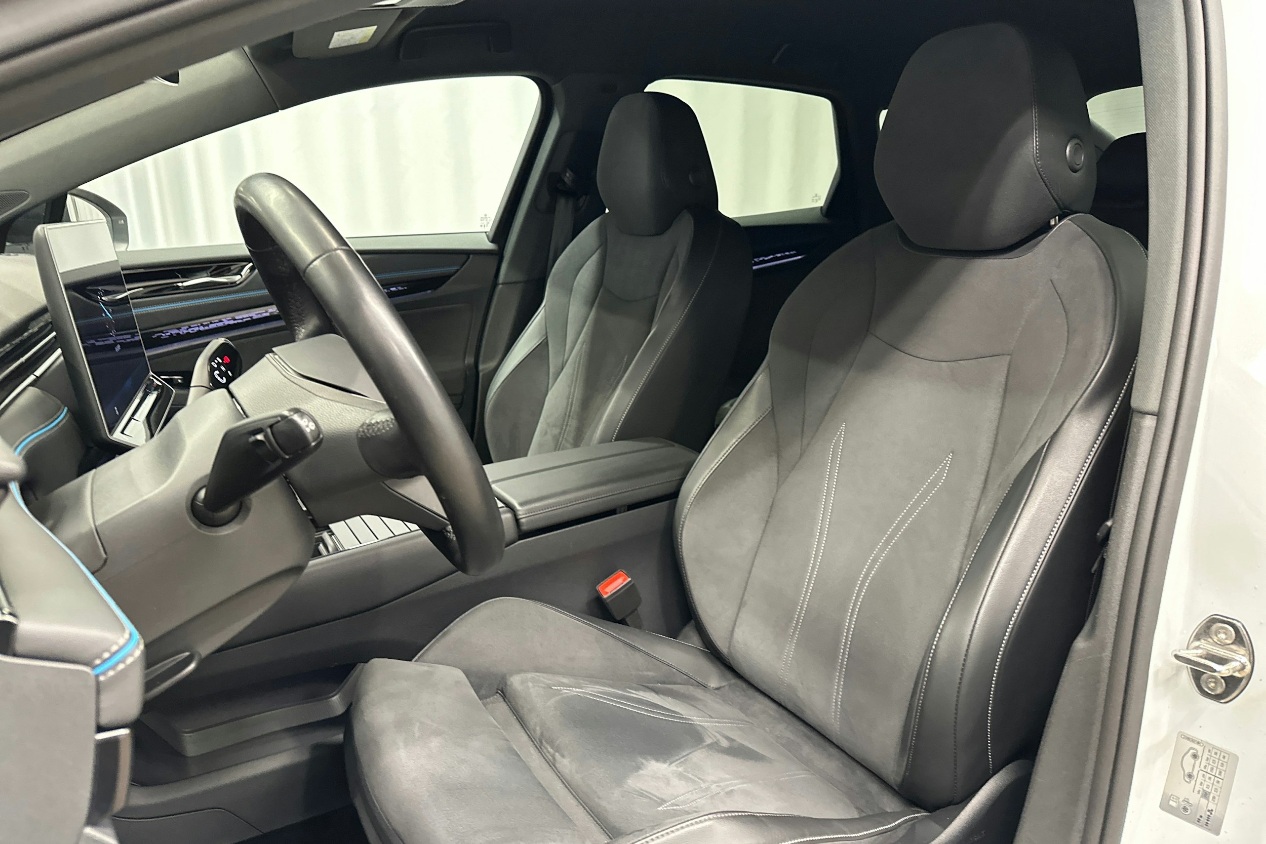 valkoinen Volkswagen ID.7 2024 kuva 29.