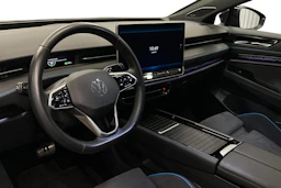sininen Volkswagen ID.7 2024 kuva 6.