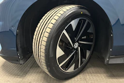 sininen Volkswagen ID.7 2024 kuva 10.