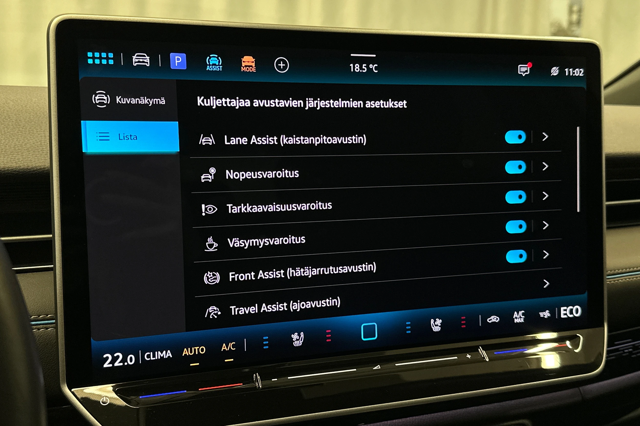 sininen Volkswagen ID.7 2024 kuva 28.
