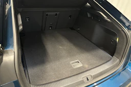 sininen Volkswagen ID.7 2024 kuva 39.