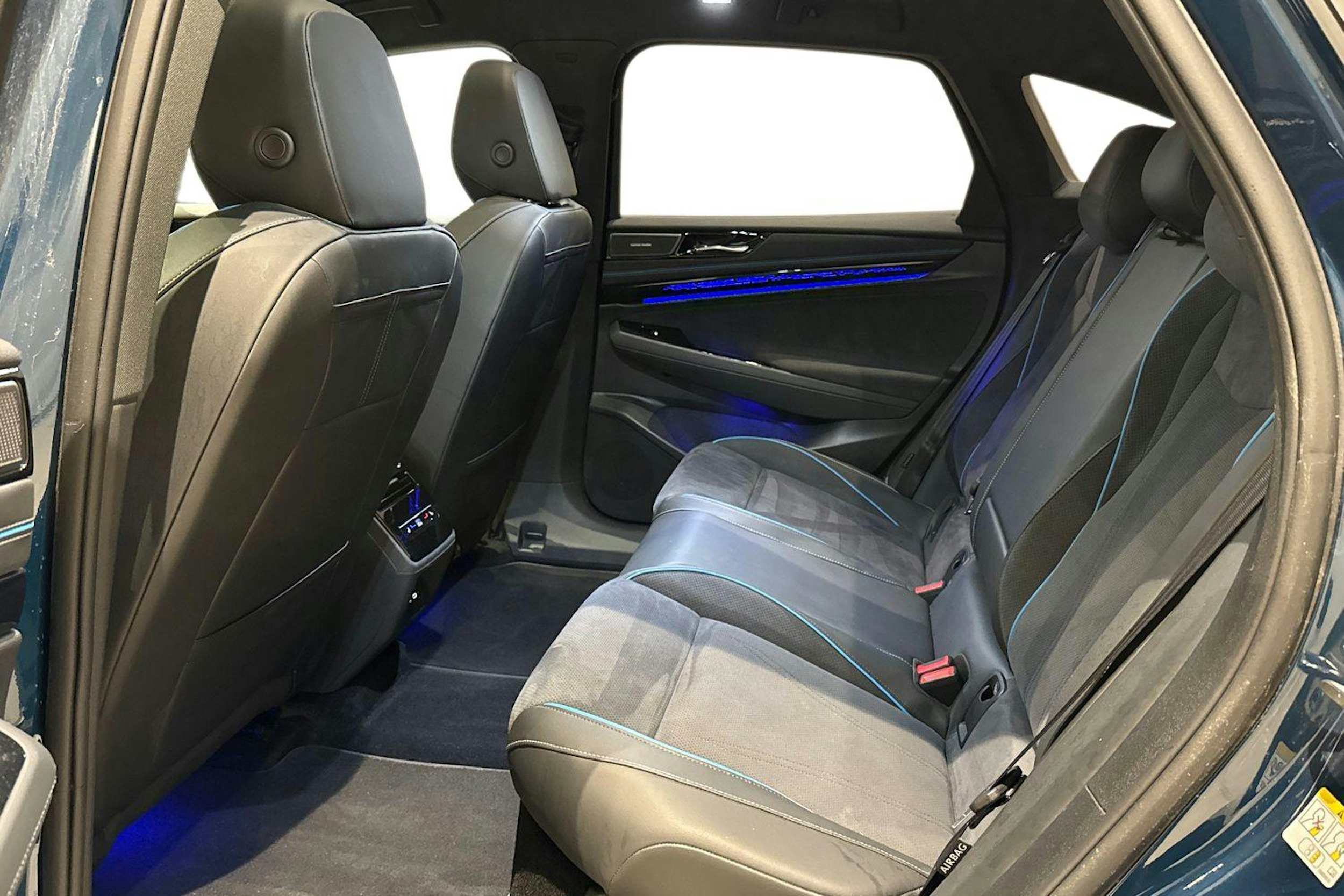 sininen Volkswagen ID.7 2024 kuva 10.