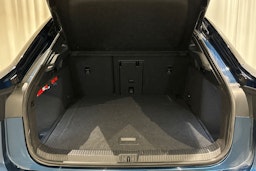 sininen Volkswagen ID.7 2024 kuva 16.