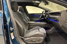 sininen Volkswagen ID.7 2024 kuva 17.