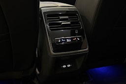 sininen Volkswagen ID.7 2024 kuva 19.