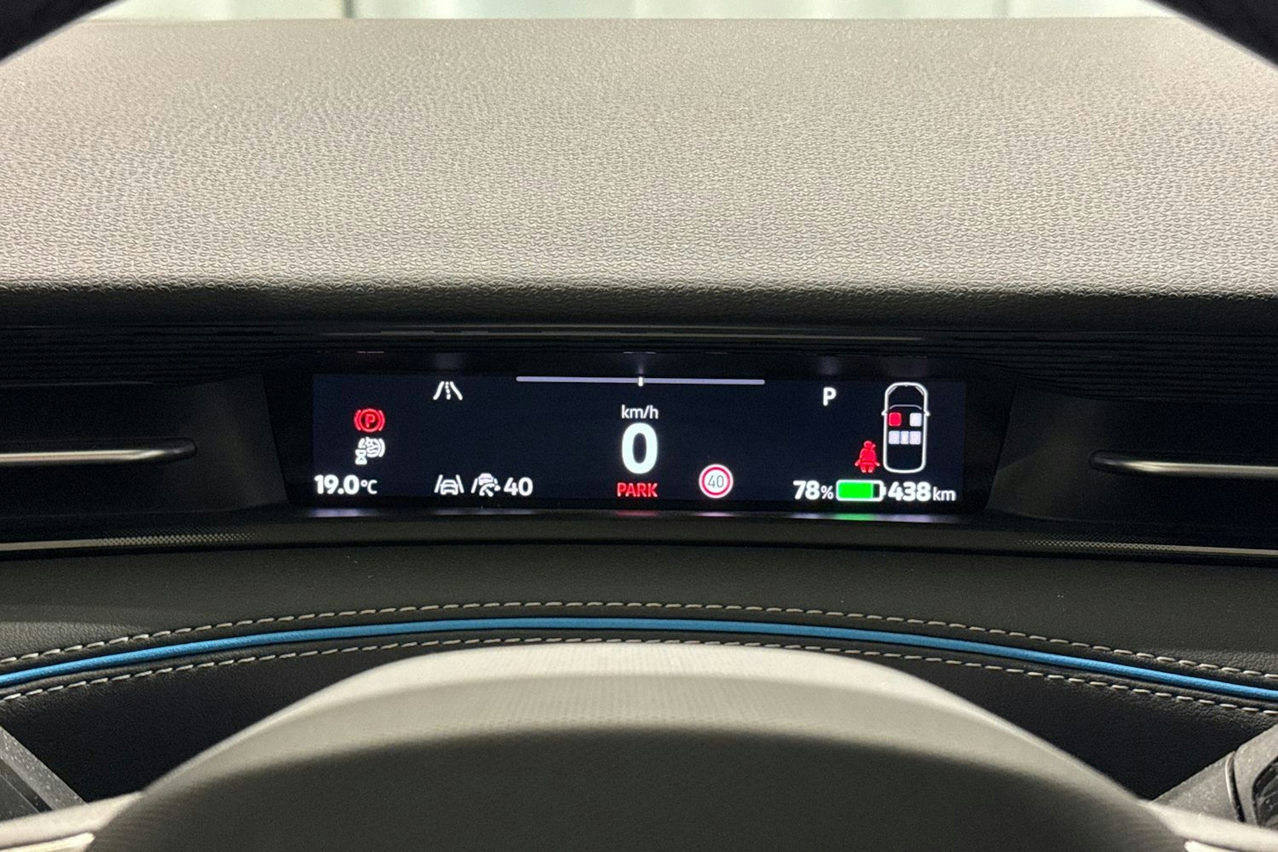 sininen Volkswagen ID.7 2024 kuva 23.