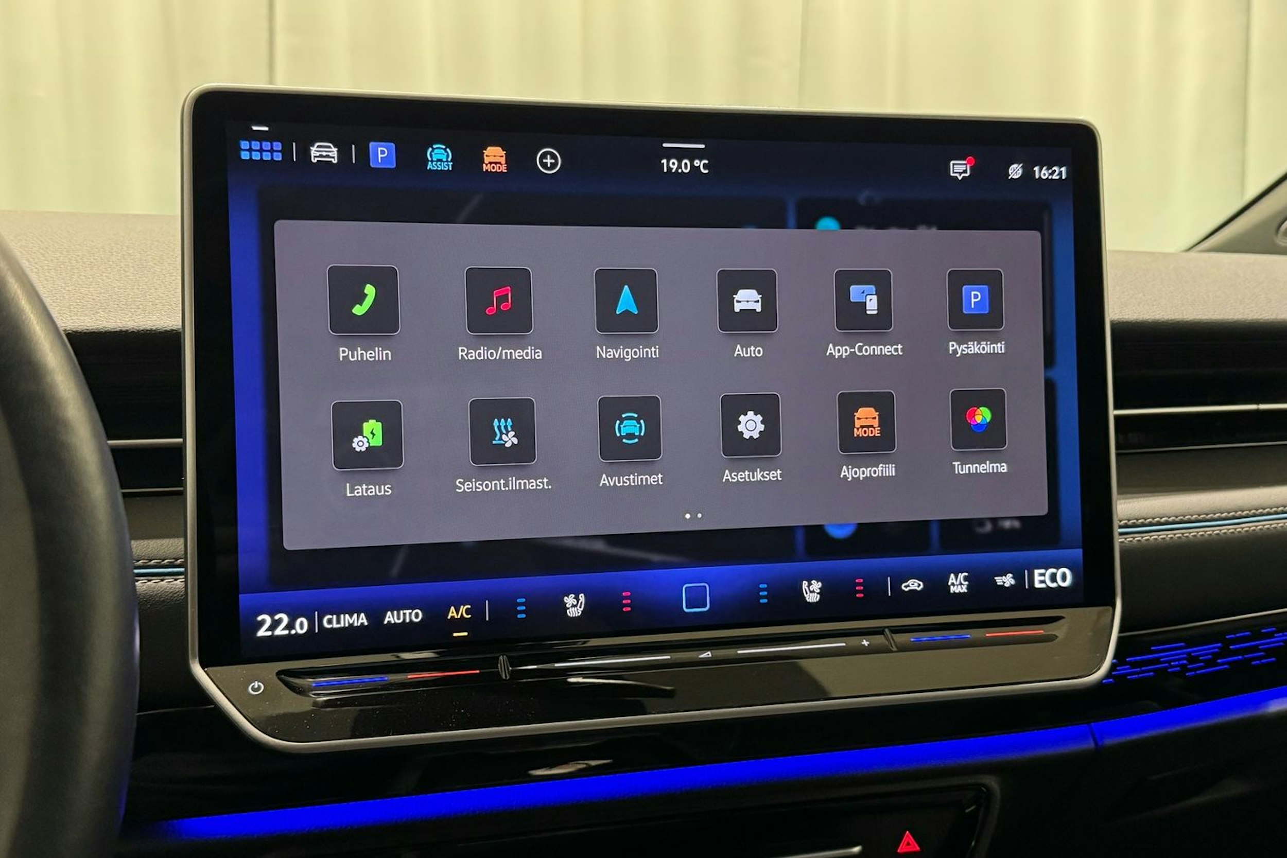 sininen Volkswagen ID.7 2024 kuva 25.