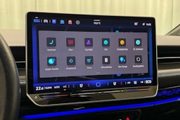 sininen Volkswagen ID.7 2024 kuva 26.