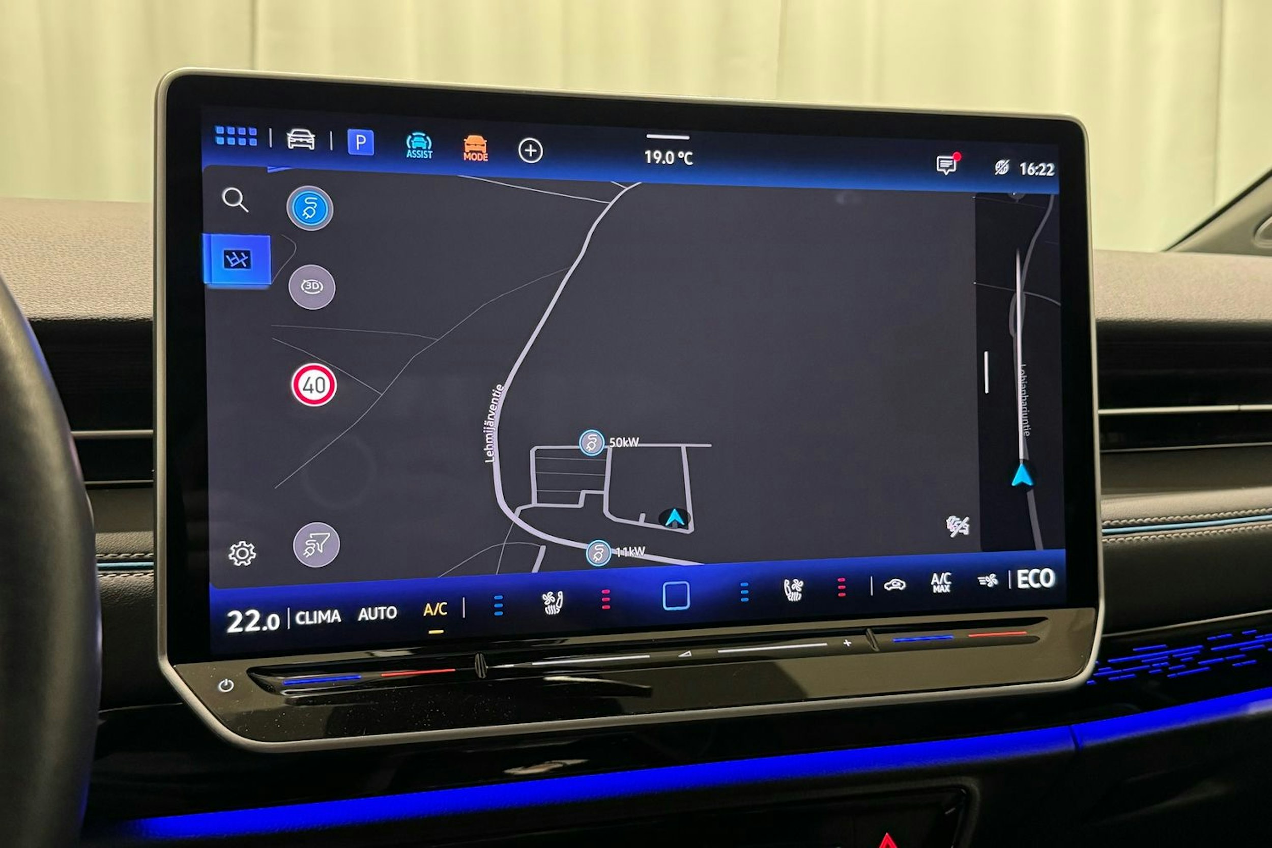 sininen Volkswagen ID.7 2024 kuva 28.