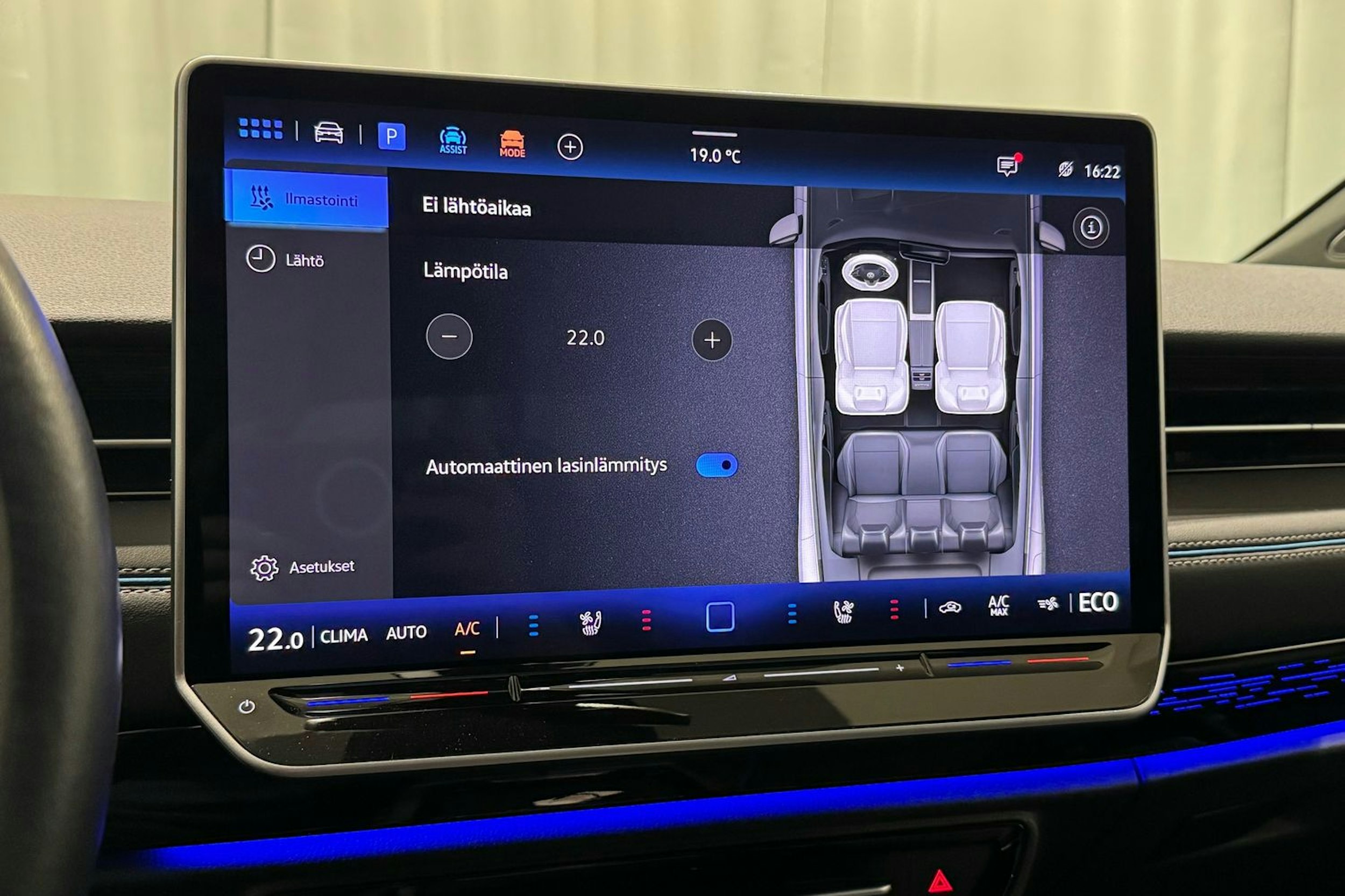 sininen Volkswagen ID.7 2024 kuva 29.