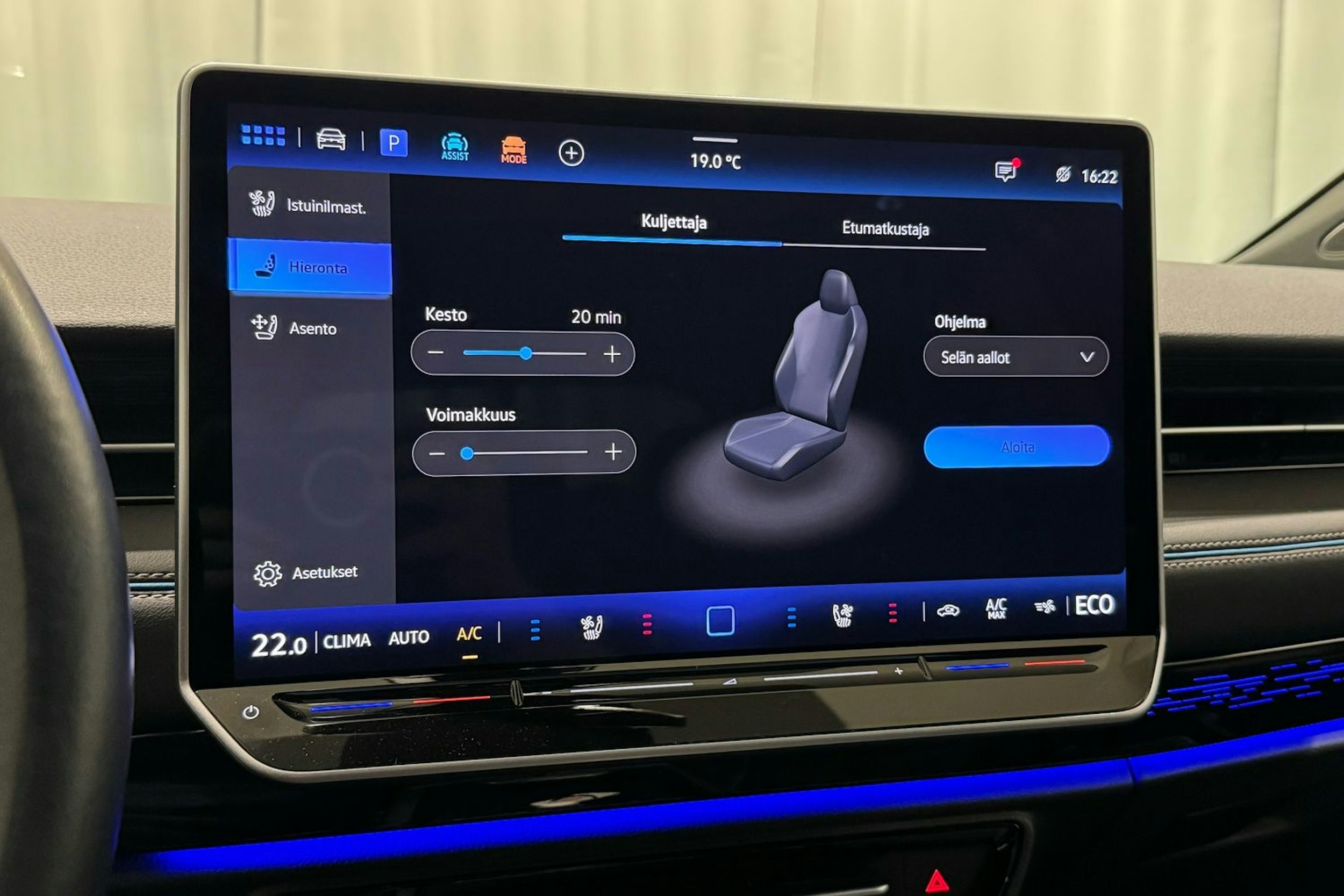 sininen Volkswagen ID.7 2024 kuva 30.