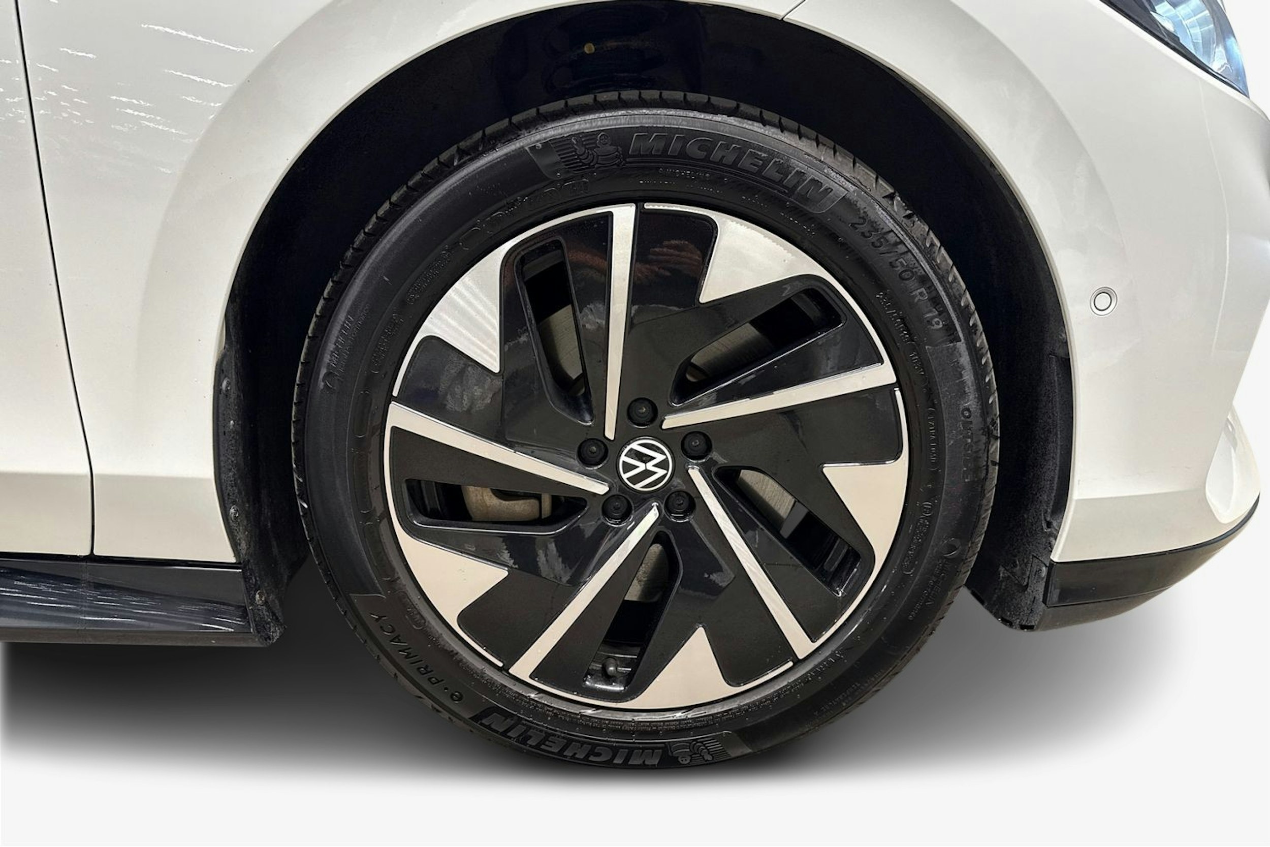 Valkoinen Volkswagen ID.7 2024 kuva 11.