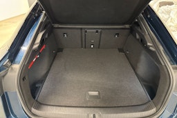 sininen Volkswagen ID.7 2024 kuva 16.