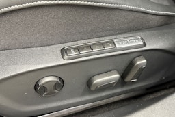 sininen Volkswagen ID.7 2024 kuva 17.