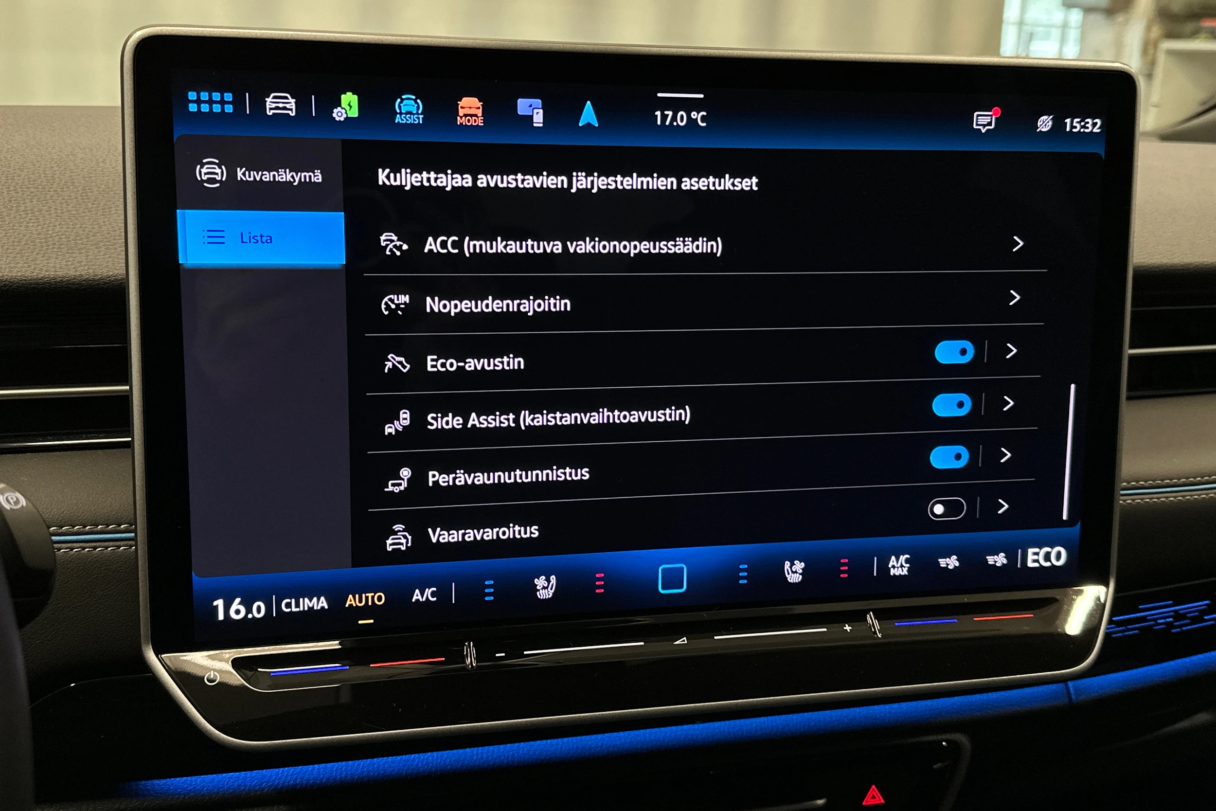 valkoinen Volkswagen ID.7 2024 kuva 26.
