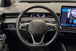 sininen Volkswagen ID.7 2024 kuva 8.
