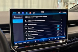 sininen Volkswagen ID.7 2024 kuva 15.