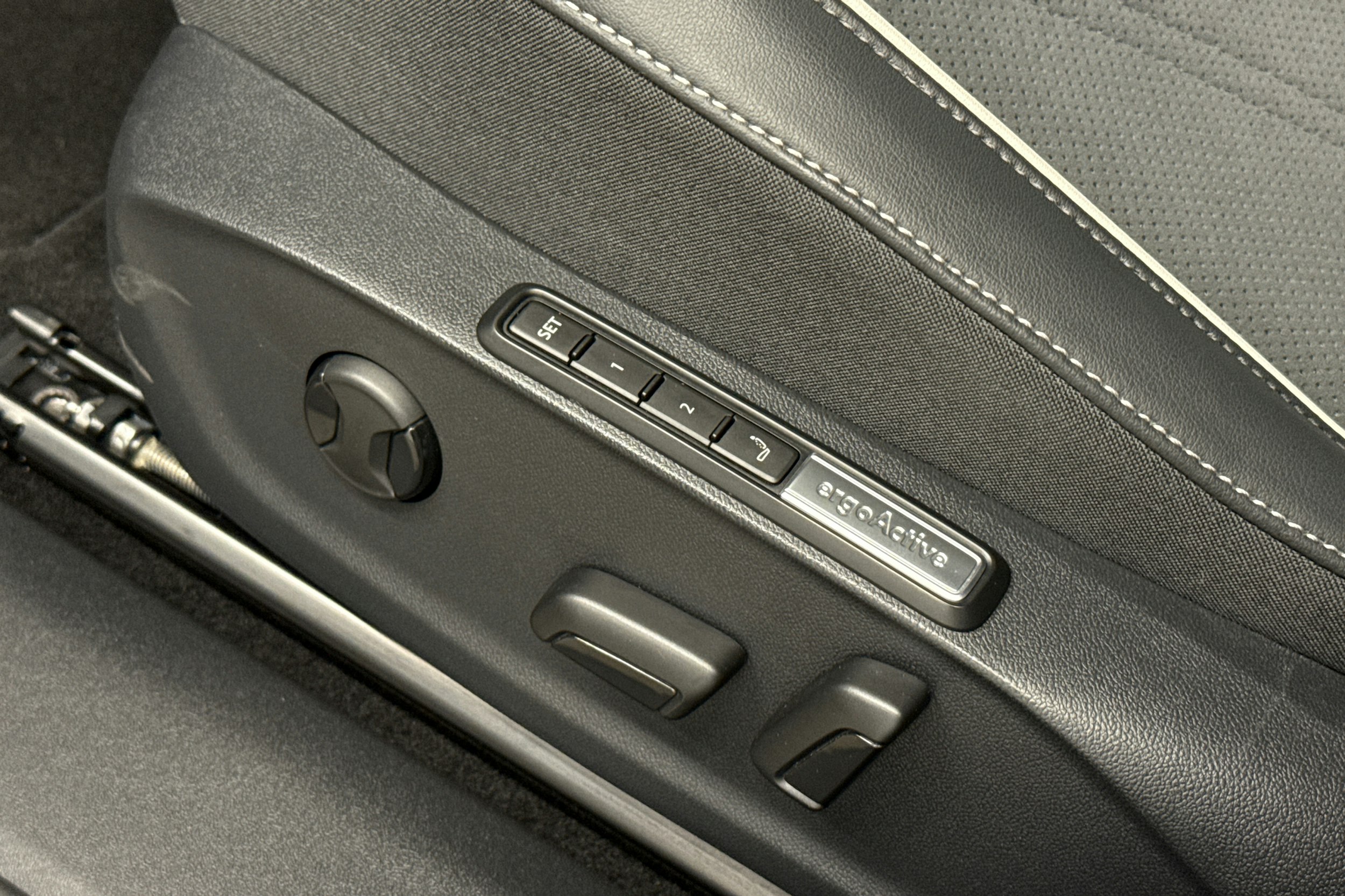 sininen Volkswagen ID.7 2024 kuva 25.