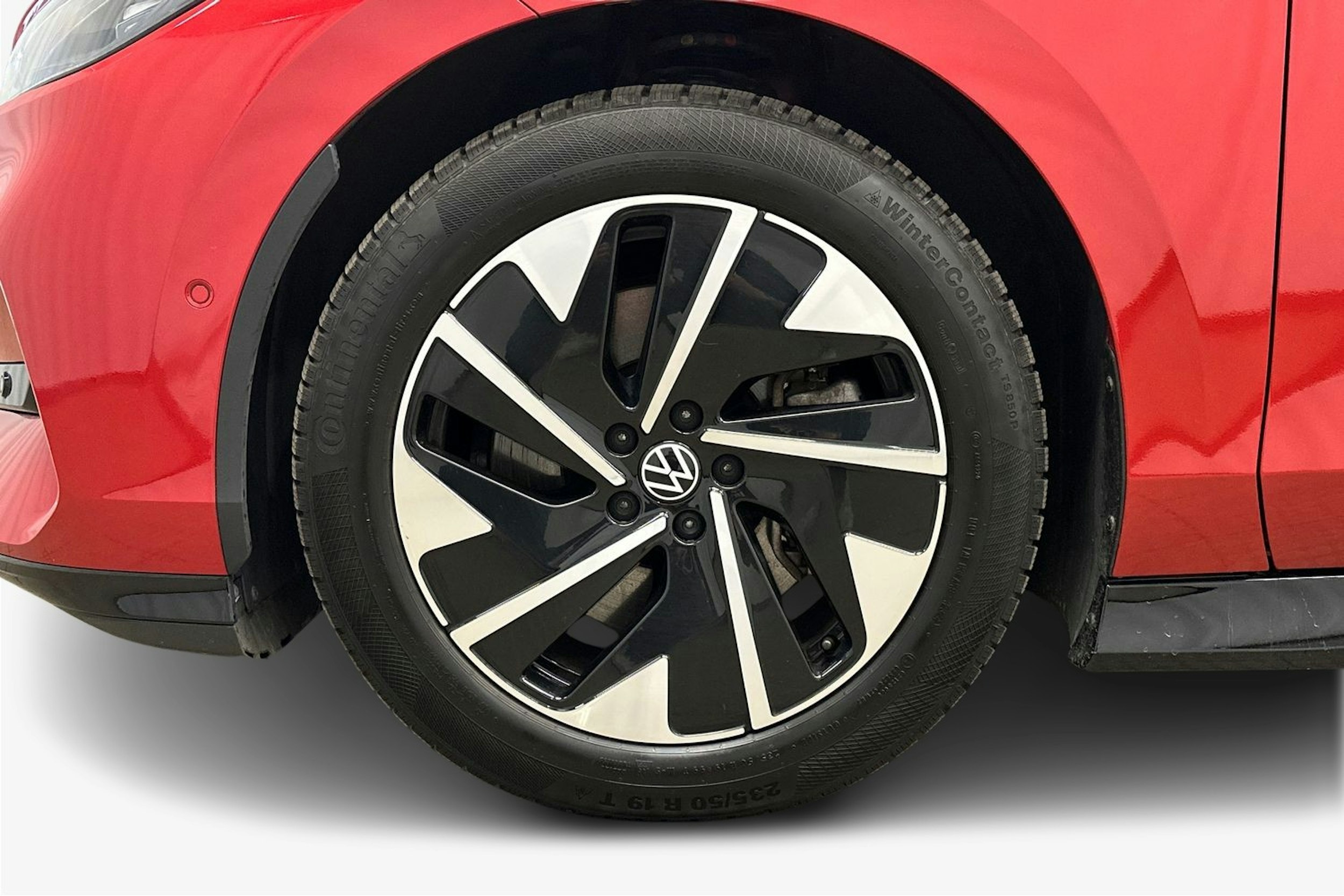 punainen Volkswagen ID.7 2025 kuva 11.