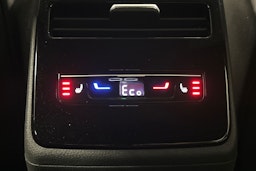 punainen Volkswagen ID.7 2025 kuva 14.