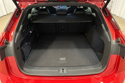 punainen Volkswagen ID.7 2025 kuva 15.