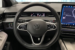 punainen Volkswagen ID.7 2025 kuva 18.