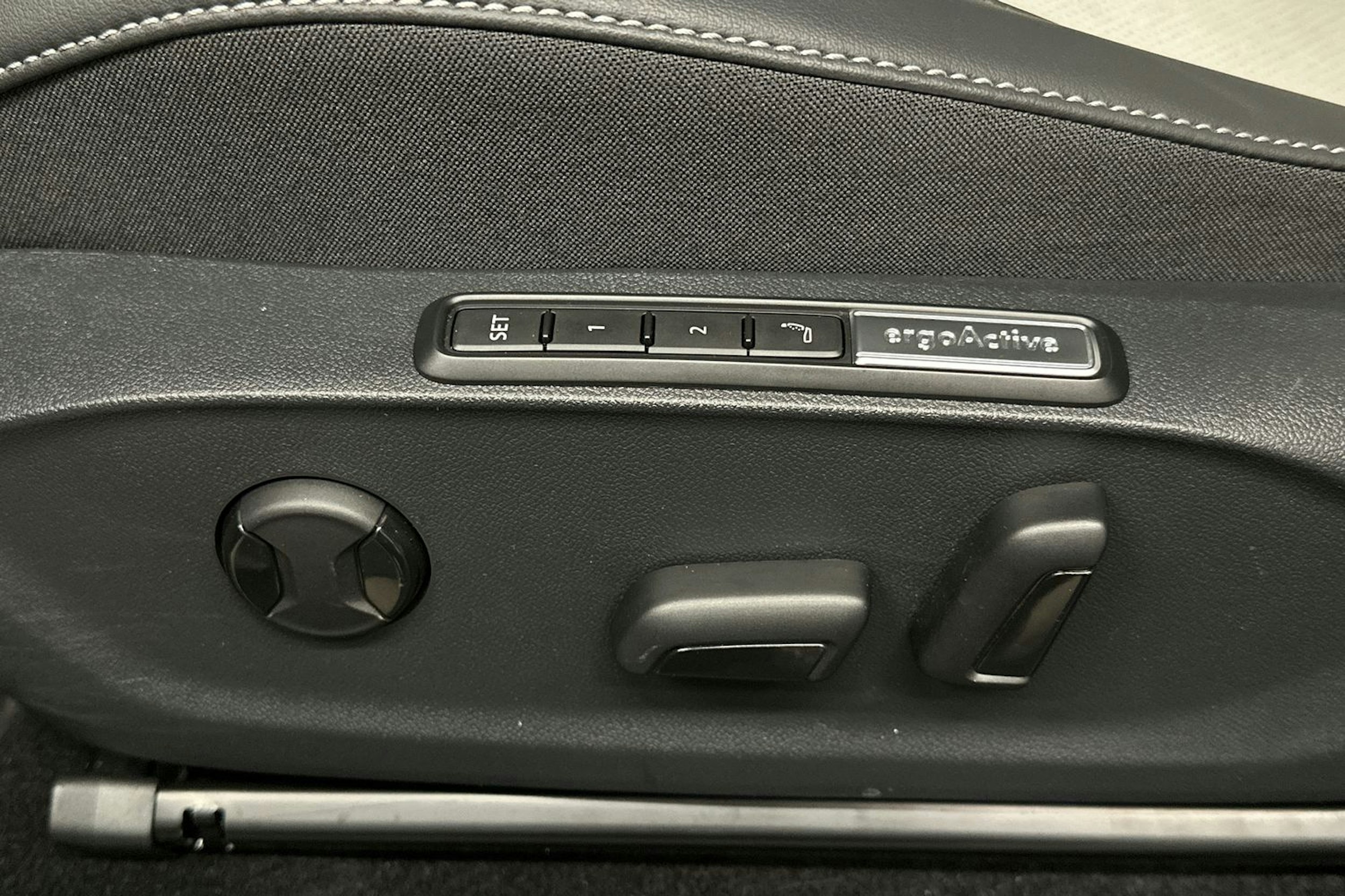 punainen Volkswagen ID.7 2025 kuva 19.