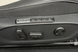 punainen Volkswagen ID.7 2025 kuva 20.