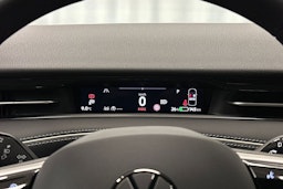 punainen Volkswagen ID.7 2025 kuva 23.