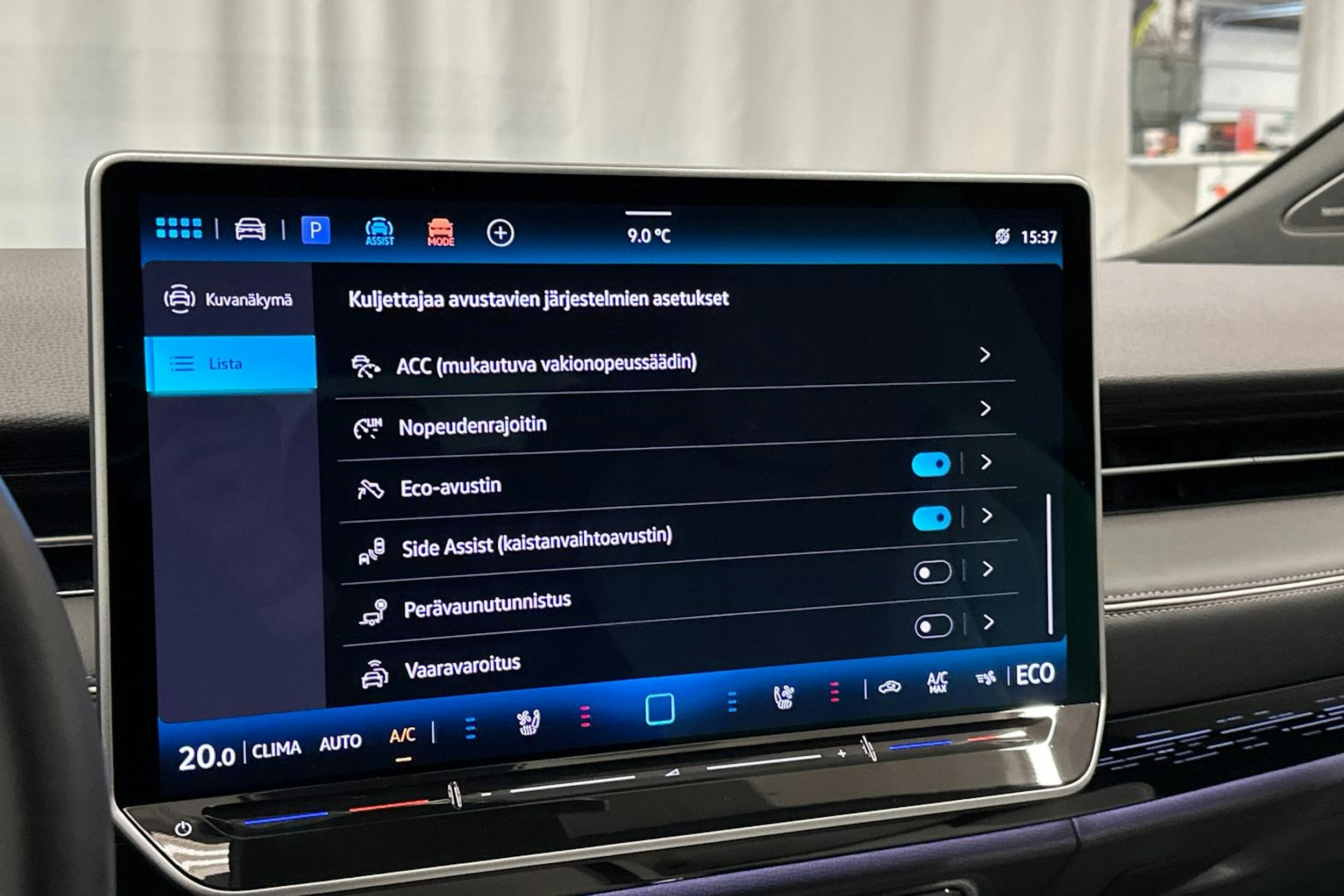 punainen Volkswagen ID.7 2025 kuva 30.