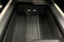 punainen Volkswagen ID.7 2025 kuva 41.