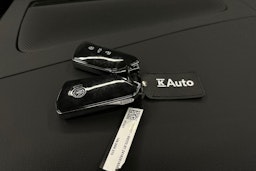 punainen Volkswagen ID.7 2025 kuva 43.