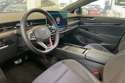 punainen Volkswagen ID.7 2025 kuva 3.
