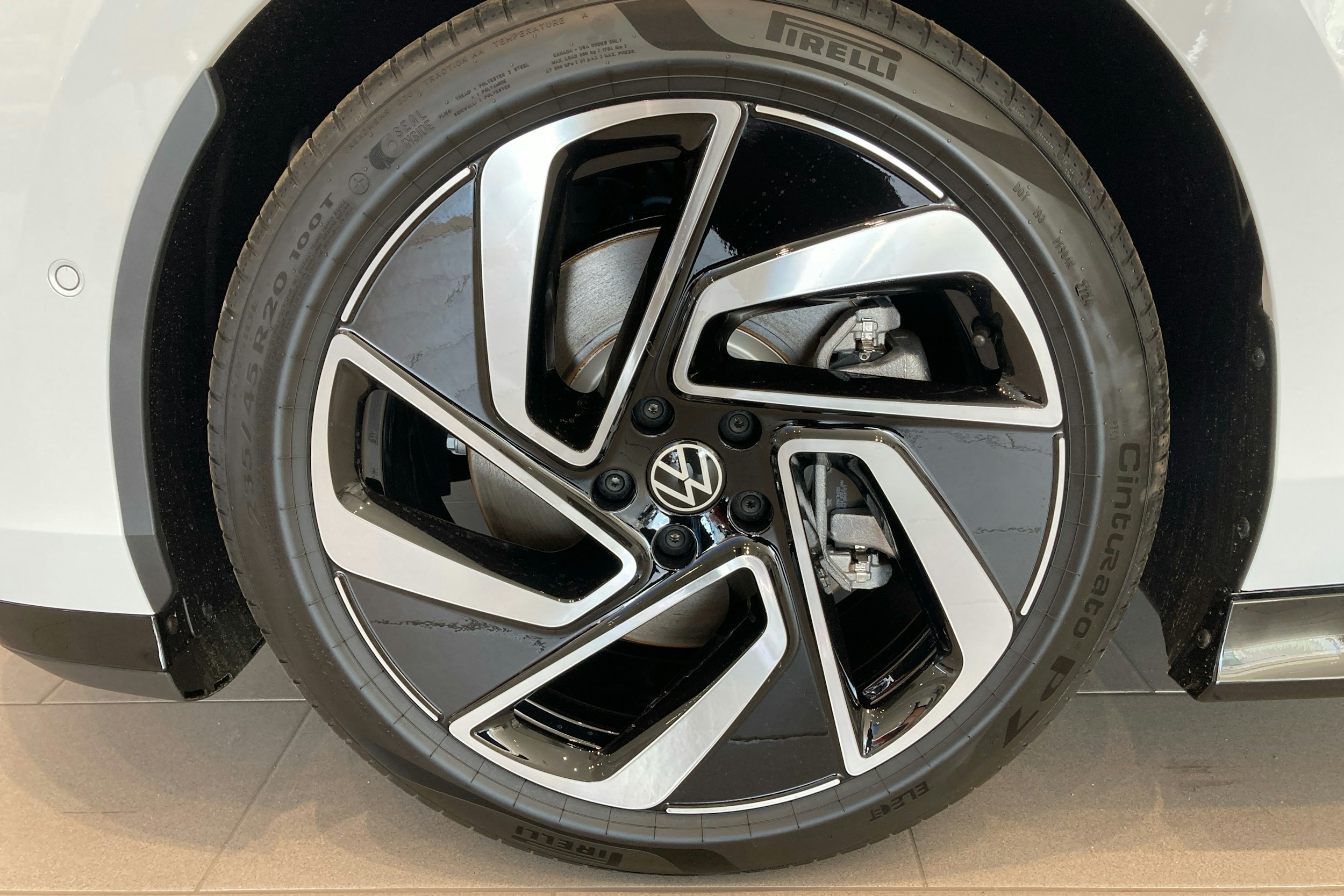 valkoinen Volkswagen ID.7 2025 kuva 9.