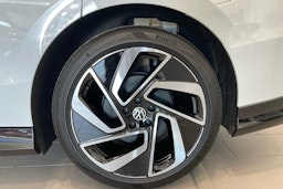 valkoinen Volkswagen ID.7 2025 kuva 10.