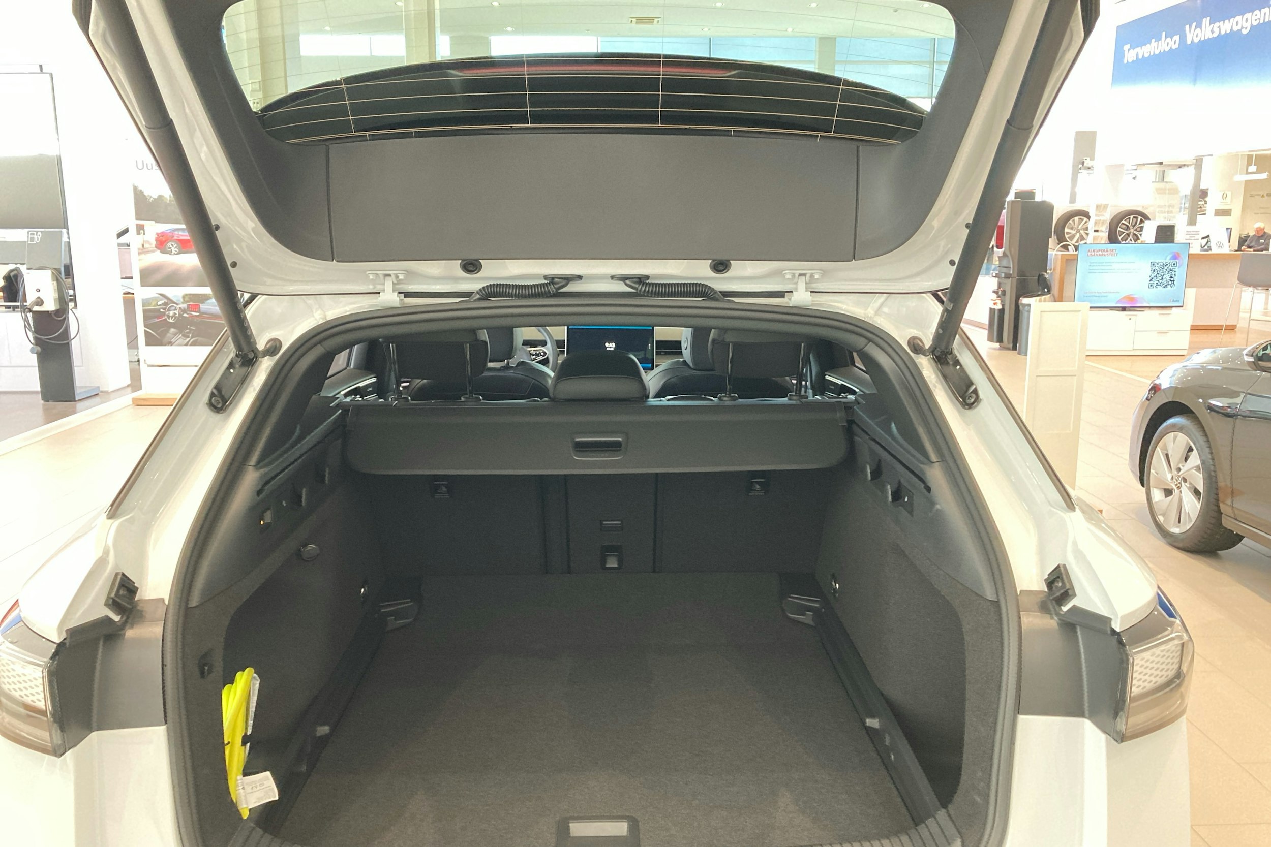 valkoinen Volkswagen ID.7 2025 kuva 21.