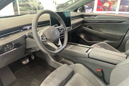 sininen Volkswagen ID.7 2025 kuva 6.