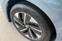 sininen Volkswagen ID.7 2025 kuva 10.