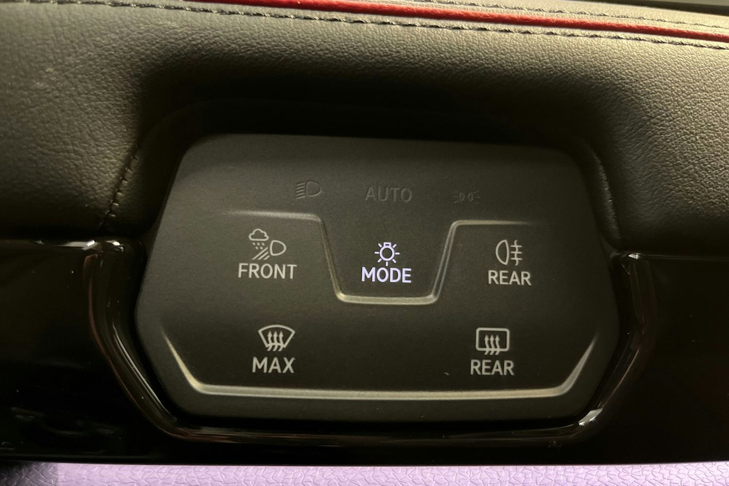 valkoinen Volkswagen ID.7 2025 kuva 19.
