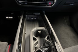 valkoinen Volkswagen ID.7 2025 kuva 27.