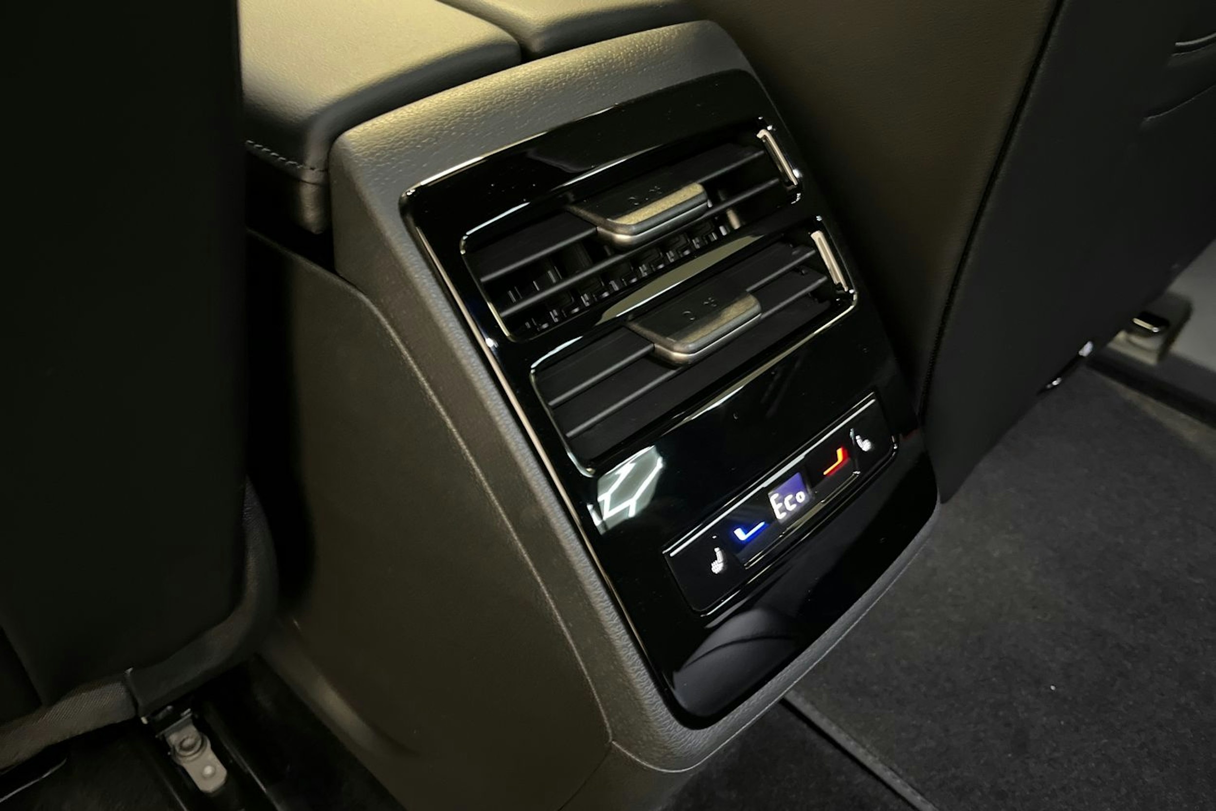 musta Volkswagen ID.7 2025 kuva 14.