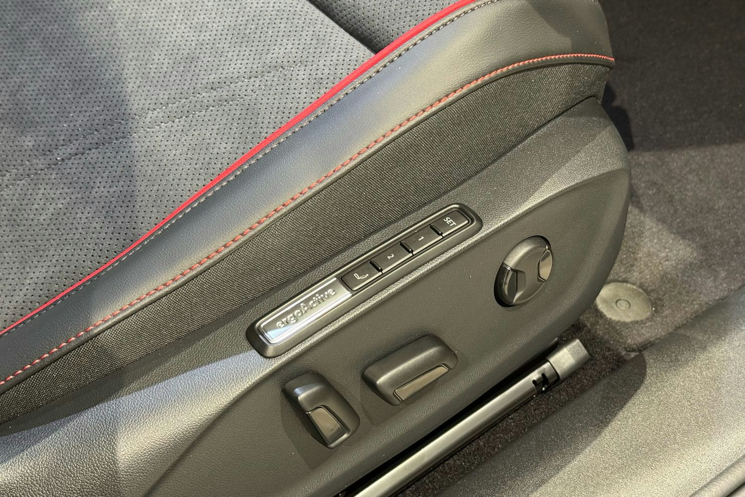 met. musta Volkswagen ID.7 2025 kuva 15.