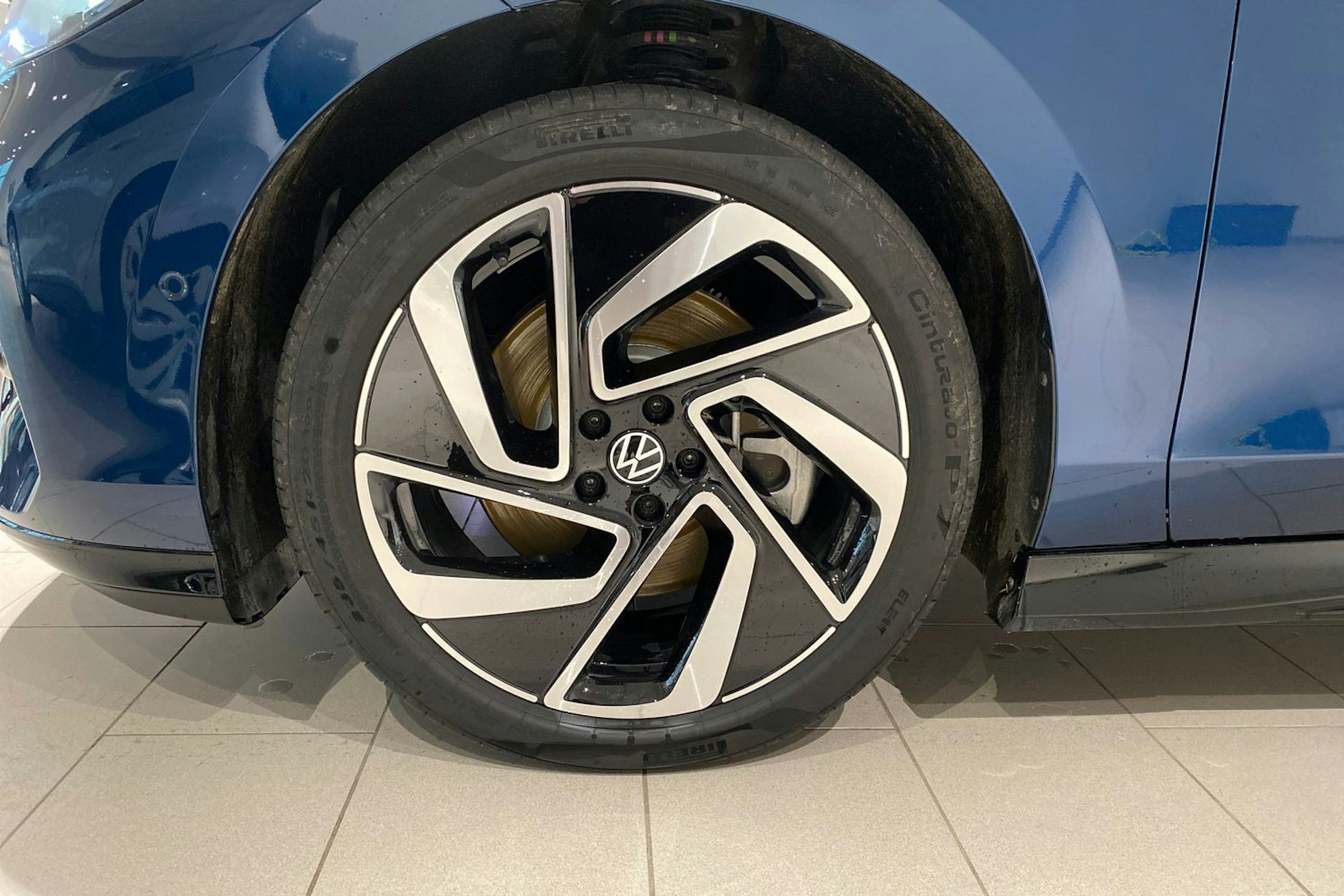 sininen Volkswagen ID.7 2025 kuva 9.