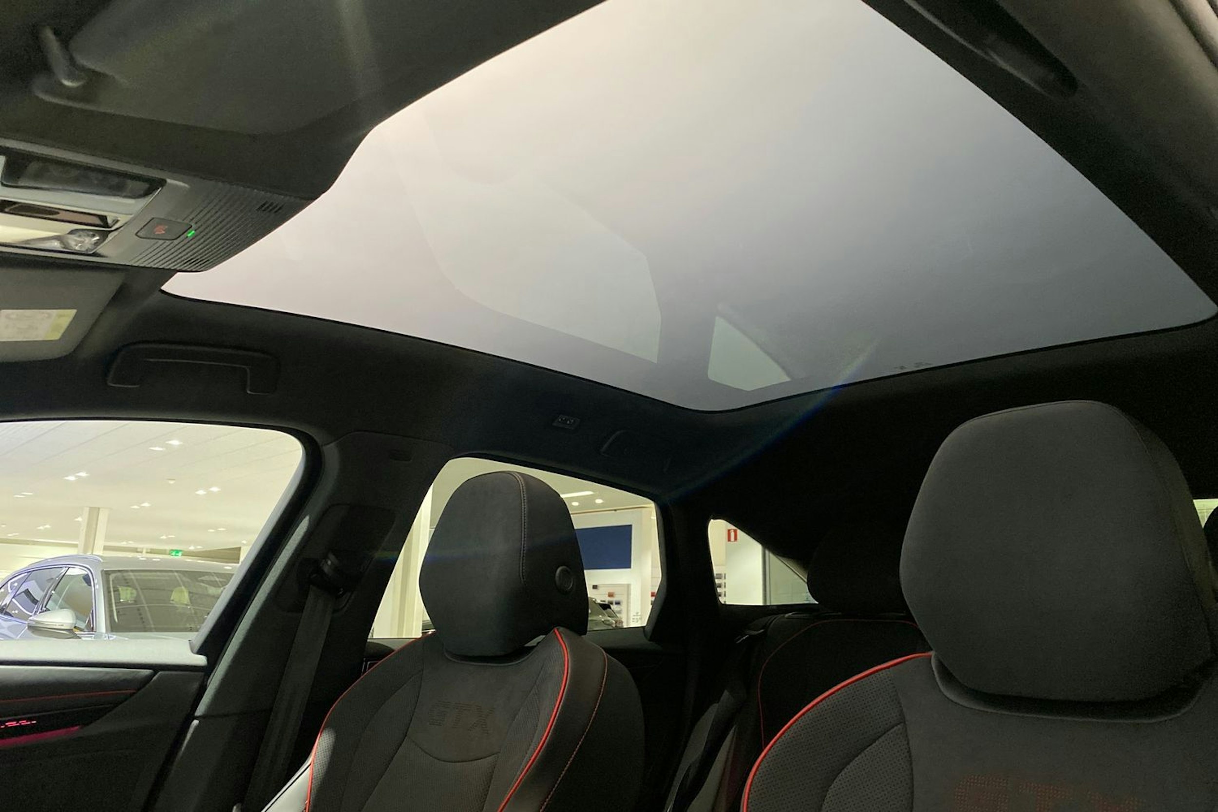 sininen Volkswagen ID.7 2025 kuva 13.